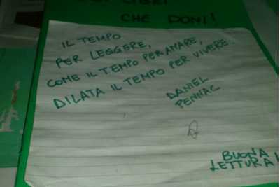 Acquaviva, giovani ''ravvivati'' riempiono i frigoriferi di libri